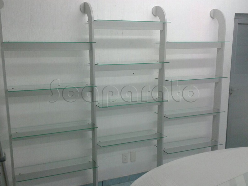 Exhibidor con repisas de pared