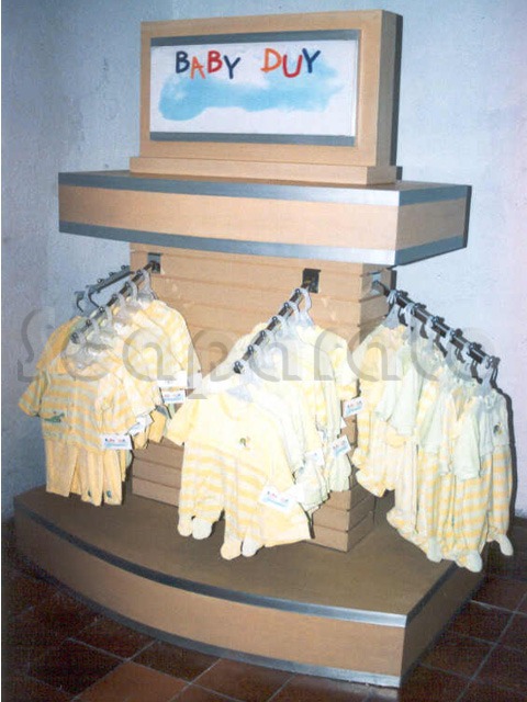 muebles exhibidores de ropa en cancun