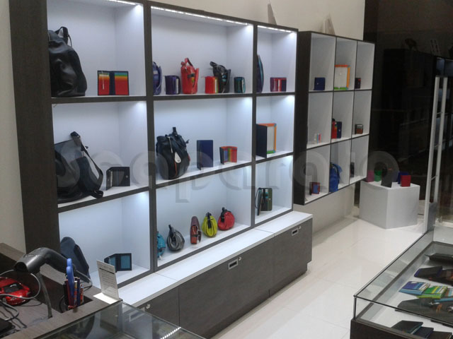 estanterias tienda ropa en La paz