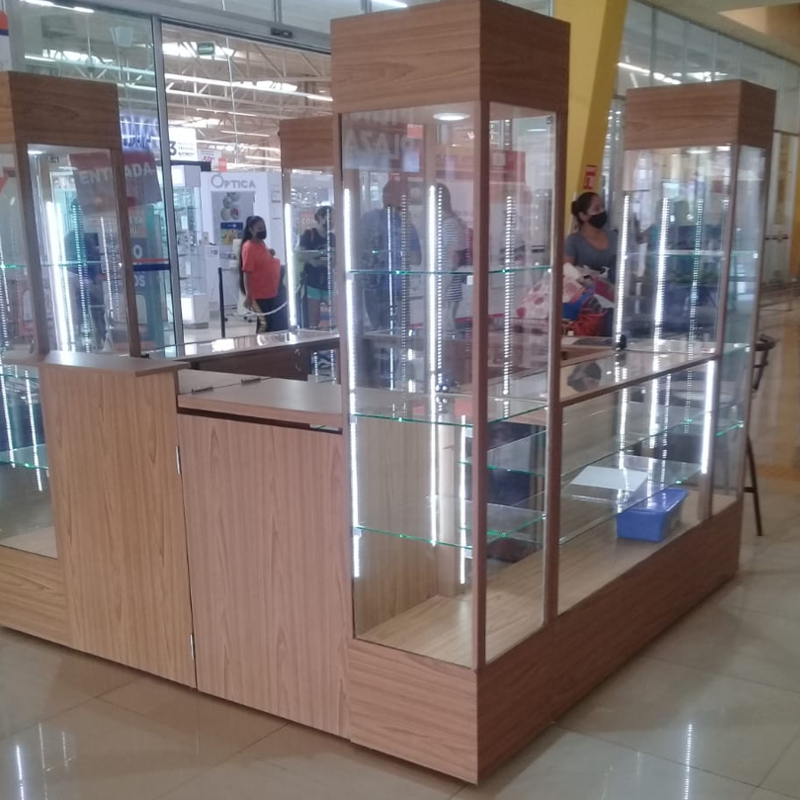 Kiosco de vitrinas con torres 3