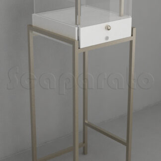 Vitrina alta con capelo